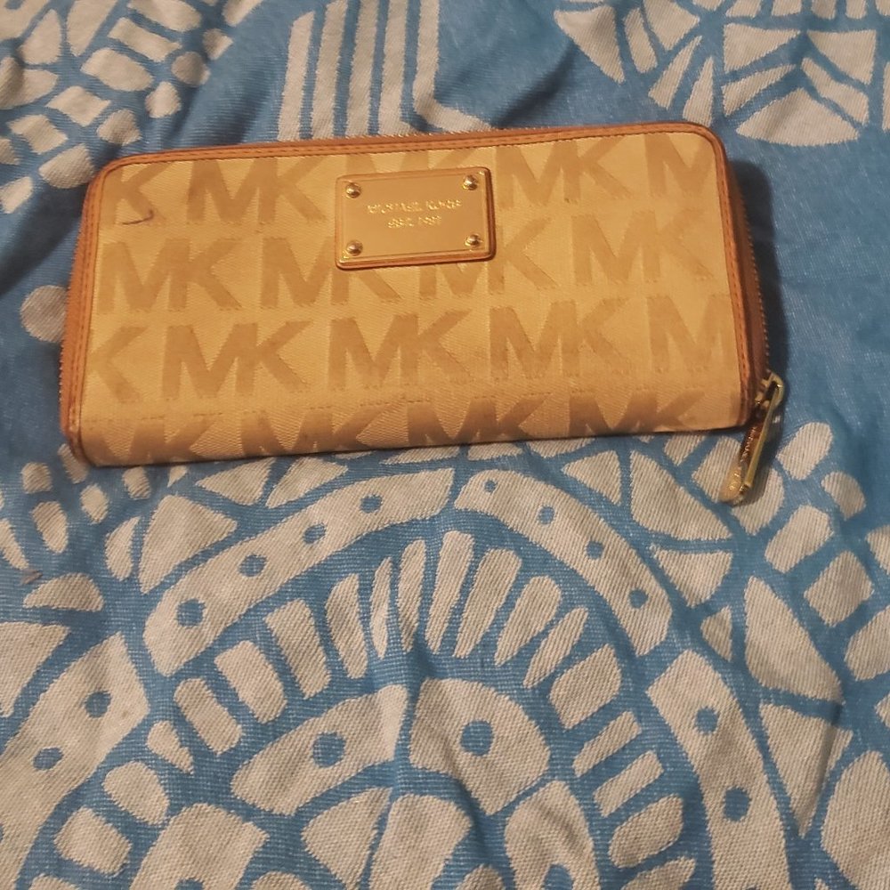 Michael Kors Signature Wallet
